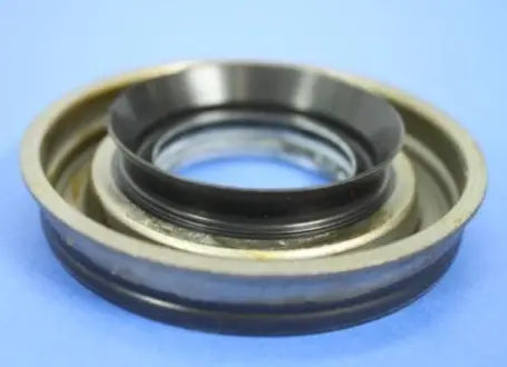 Сальник роздатки задній Crown 5072307AA