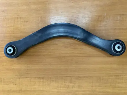 Важіль задньої підвіски верхній лівий VAG 8W0505397C